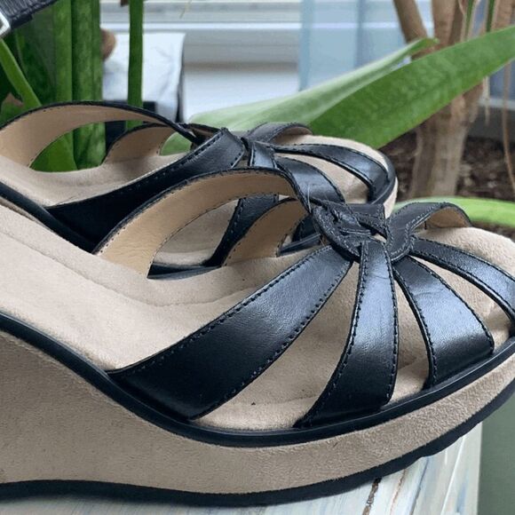 Aubrey Brooke Women's Perforated Ankle Strappy Wedge Sandals Black Size 8.5 - Picture 11 of 14